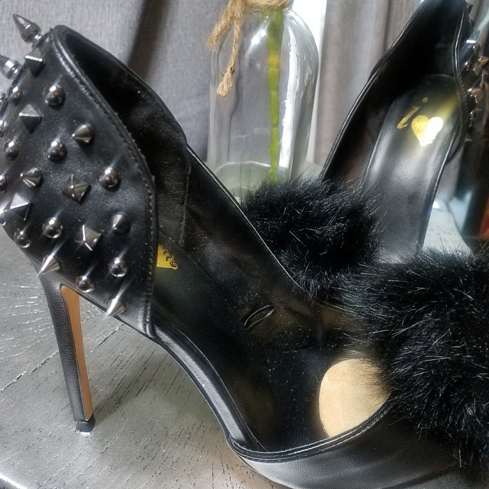 Shoes - Picture 3 of 7